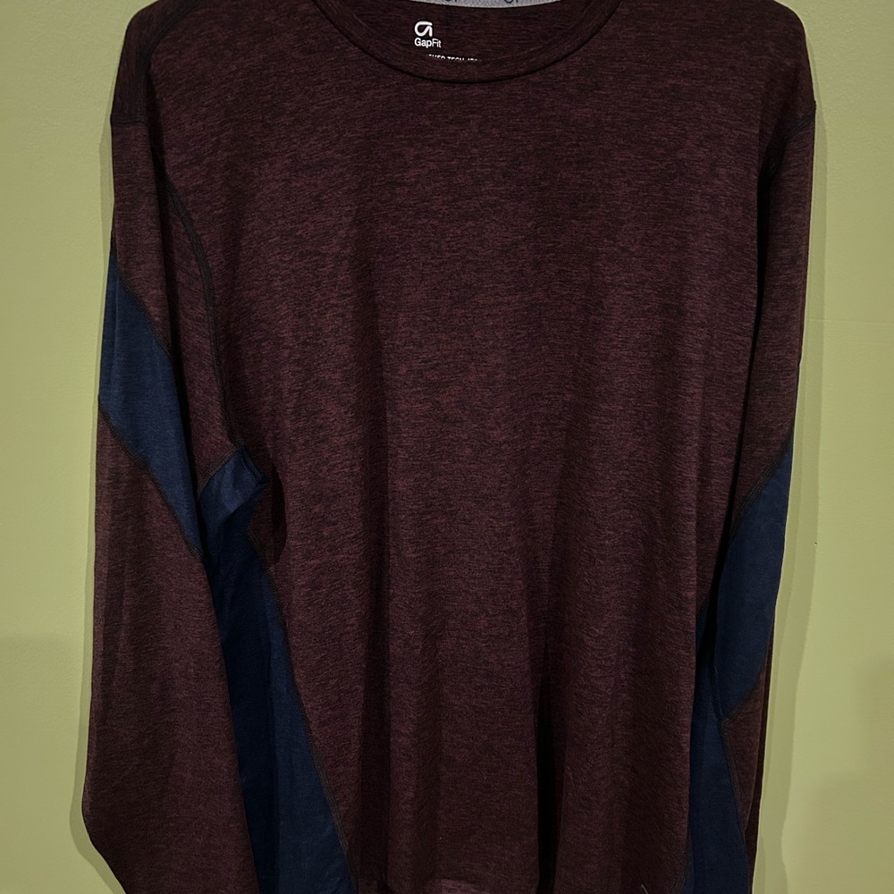 Gap made men’s l/s t-shirt.